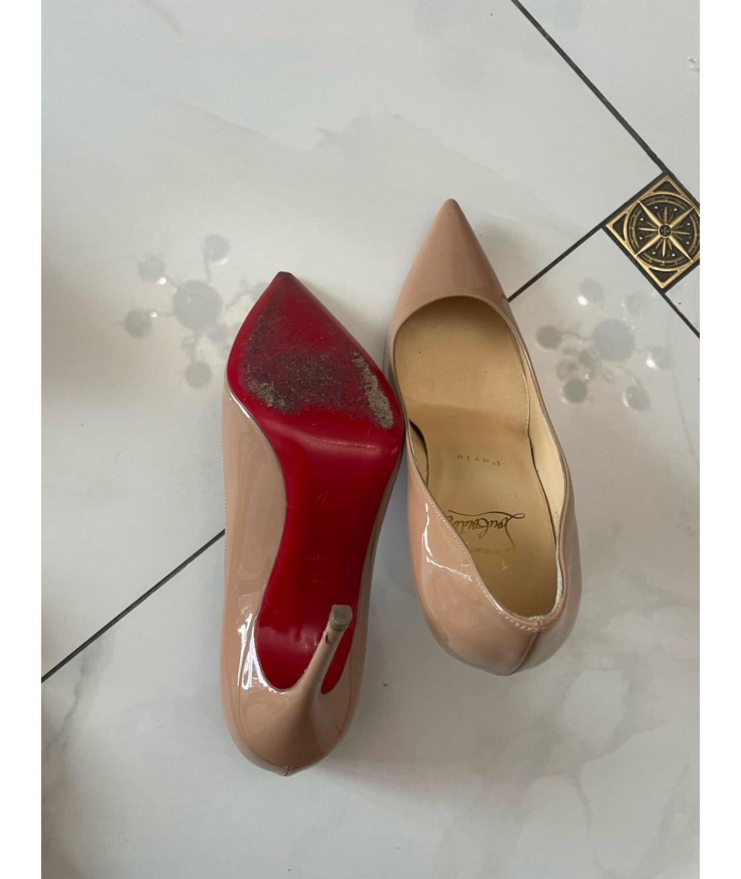 CHRISTIAN LOUBOUTIN Бежевые туфли из лакированной кожи, фото 6