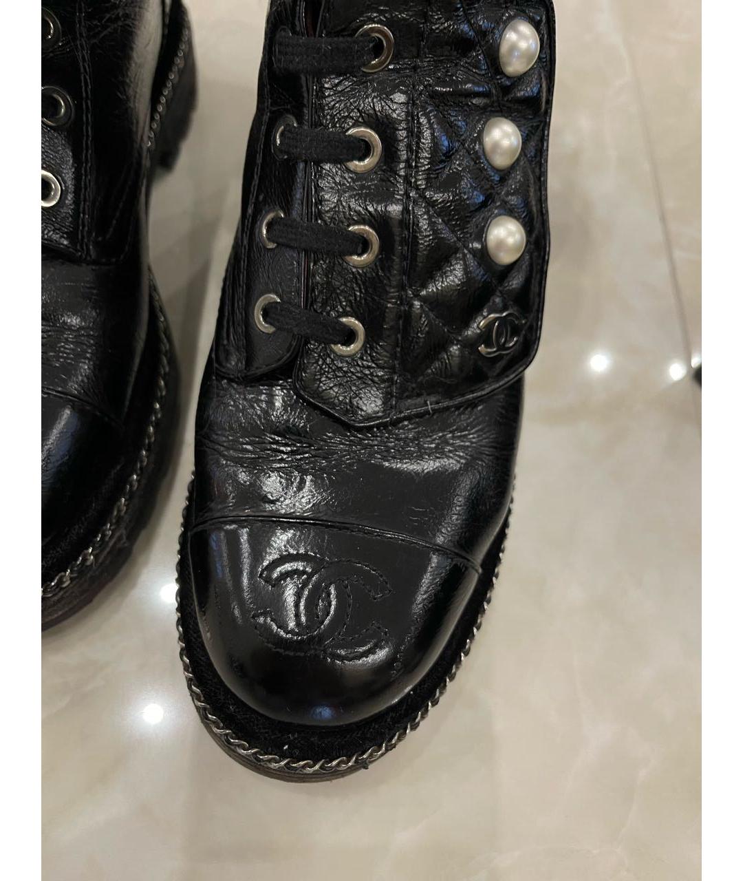 CHANEL Черные ботинки из лакированной кожи, фото 4