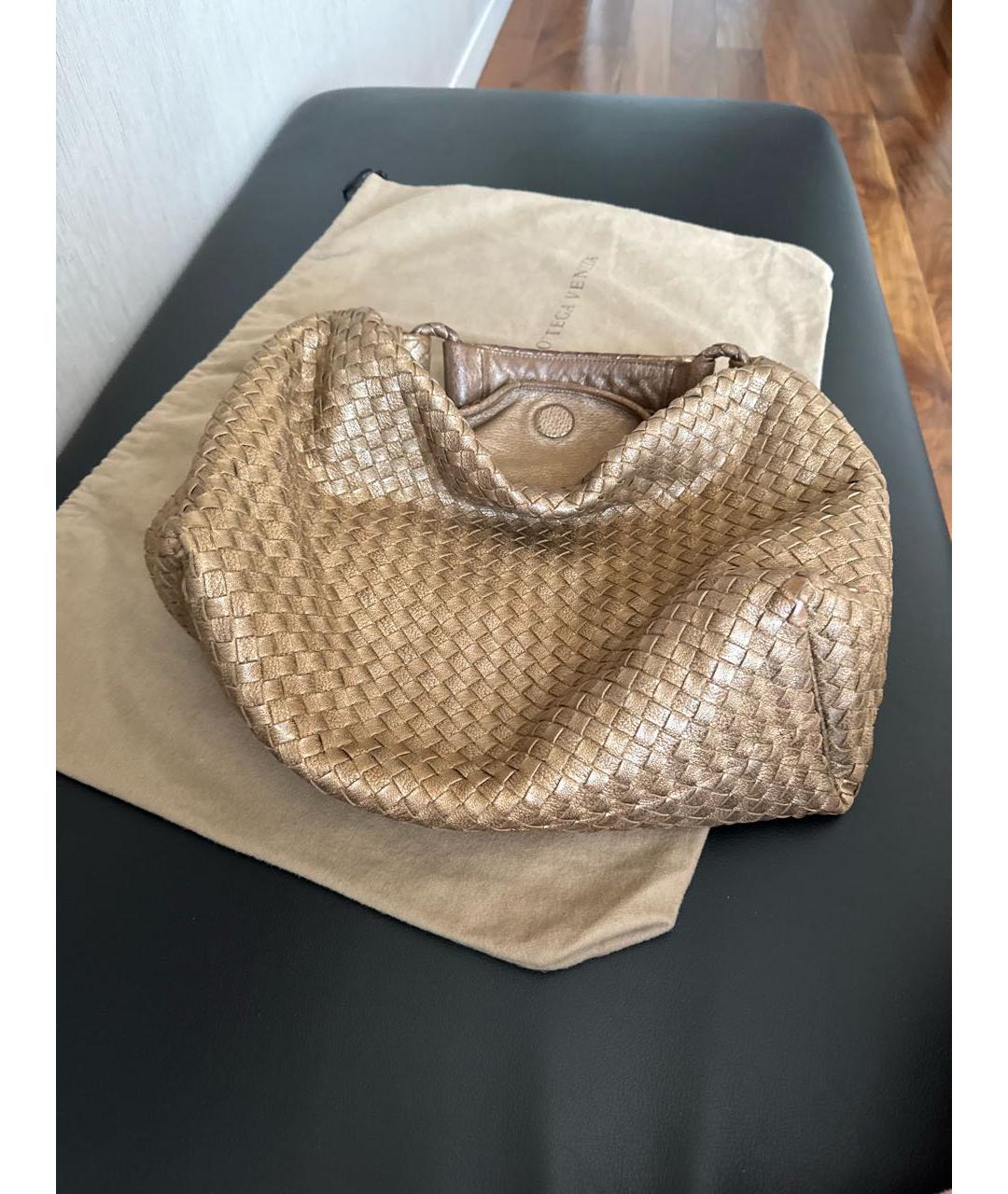 BOTTEGA VENETA Золотая кожаная сумка с короткими ручками, фото 7