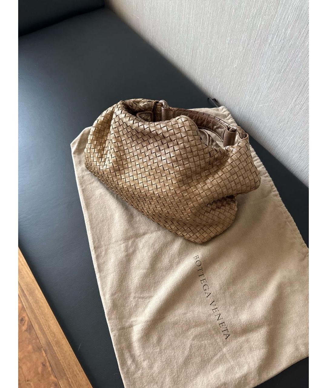 BOTTEGA VENETA Золотая кожаная сумка с короткими ручками, фото 5