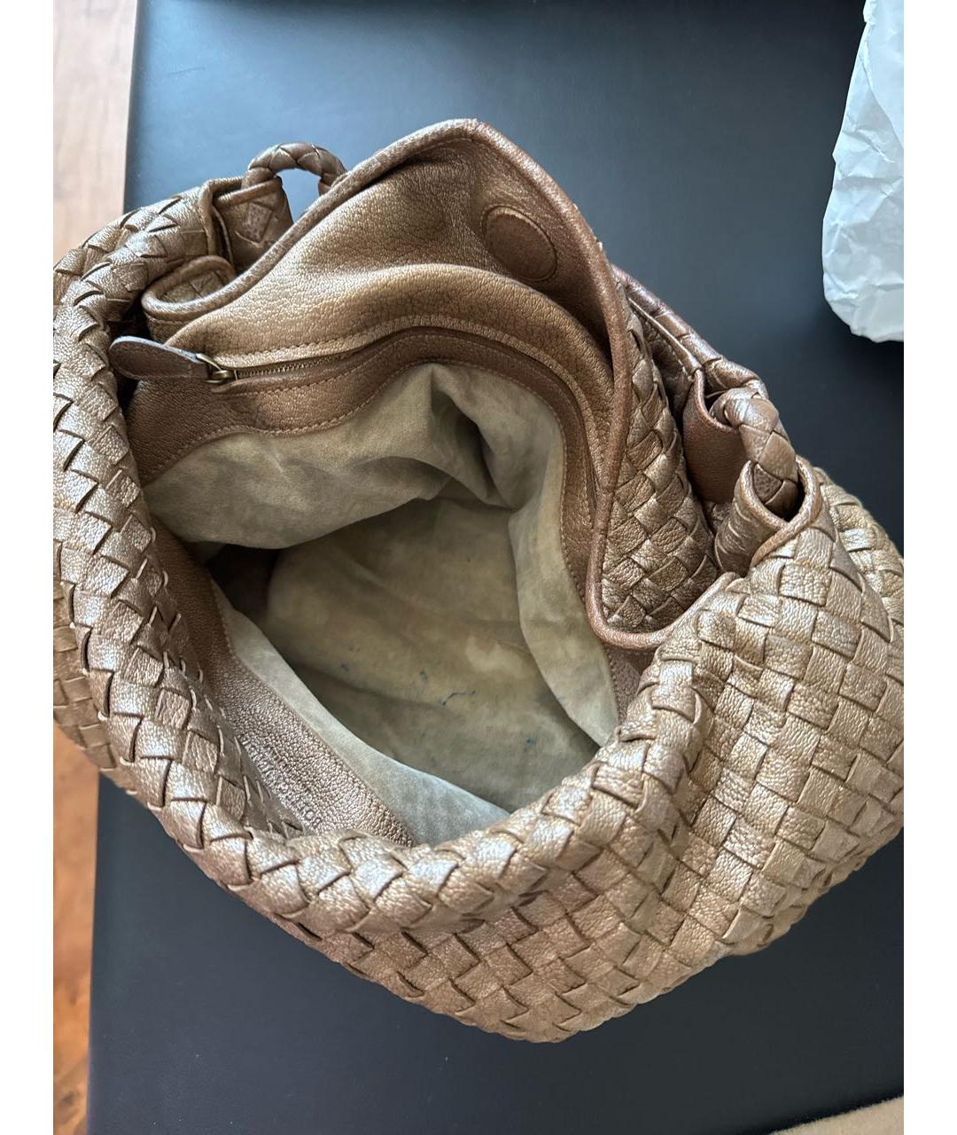 BOTTEGA VENETA Золотая кожаная сумка с короткими ручками, фото 4