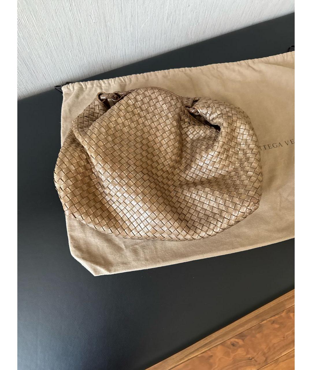 BOTTEGA VENETA Золотая кожаная сумка с короткими ручками, фото 6