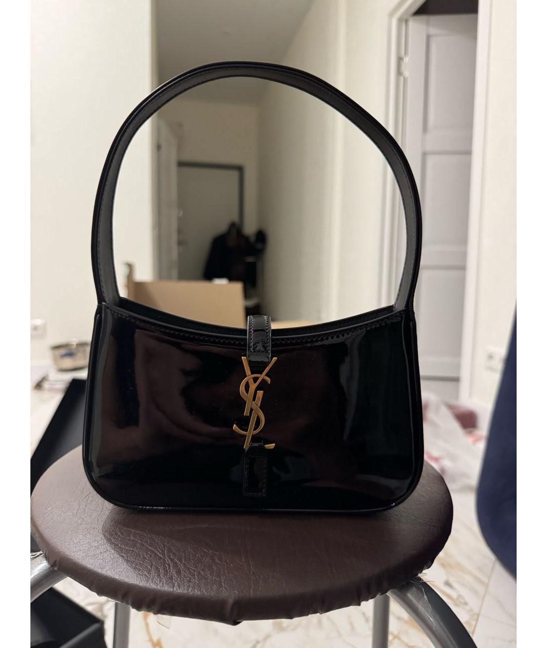 SAINT LAURENT Черная сумка с короткими ручками из лакированной кожи, фото 5