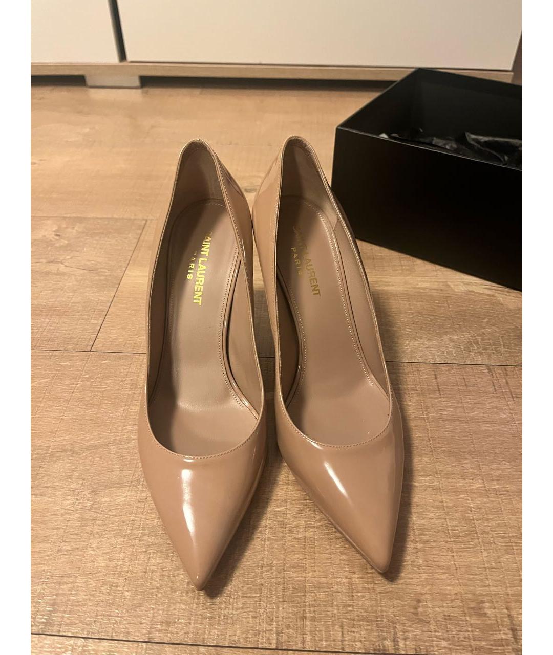 SAINT LAURENT Бежевые туфли из лакированной кожи, фото 3