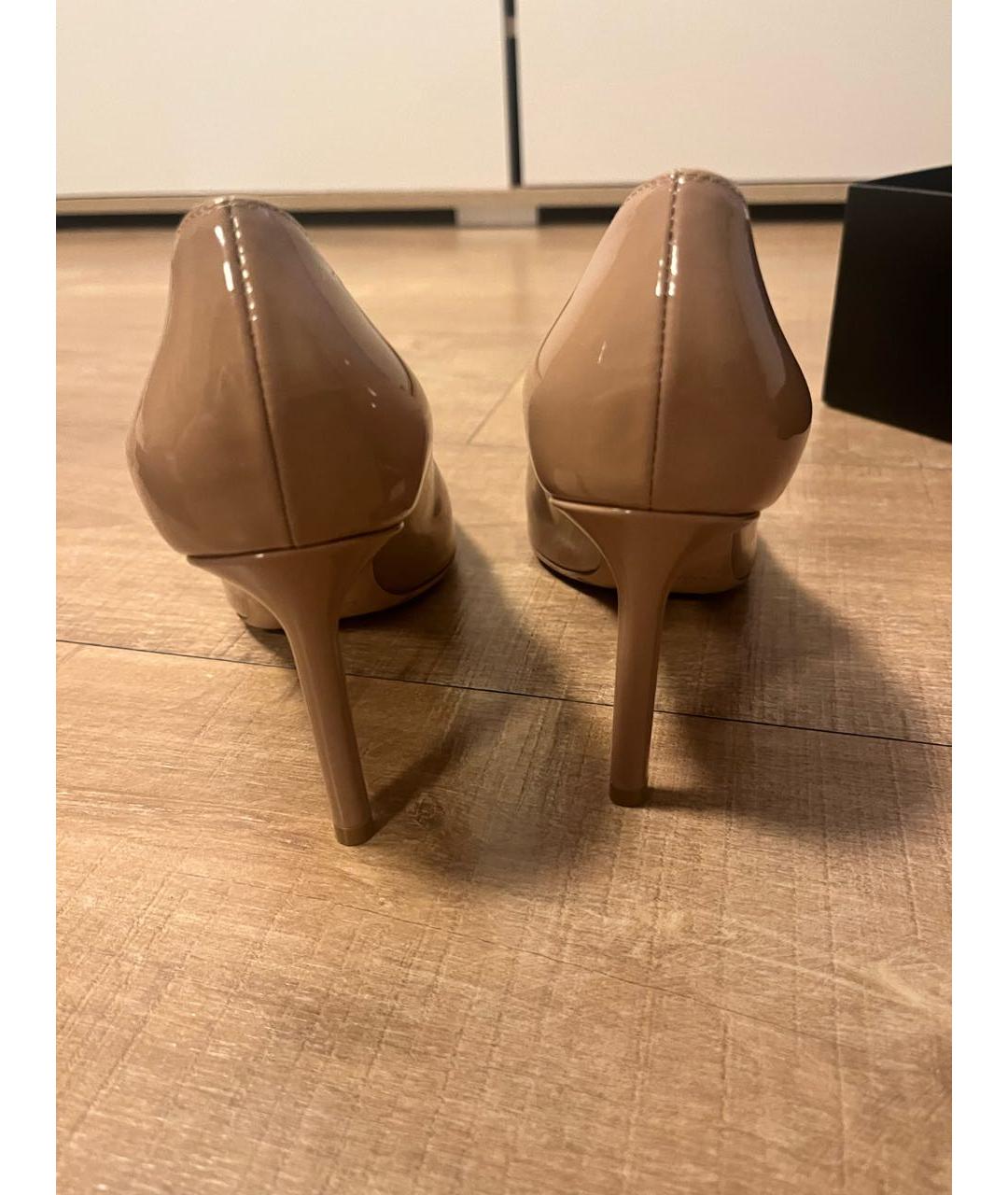 SAINT LAURENT Бежевые туфли из лакированной кожи, фото 4
