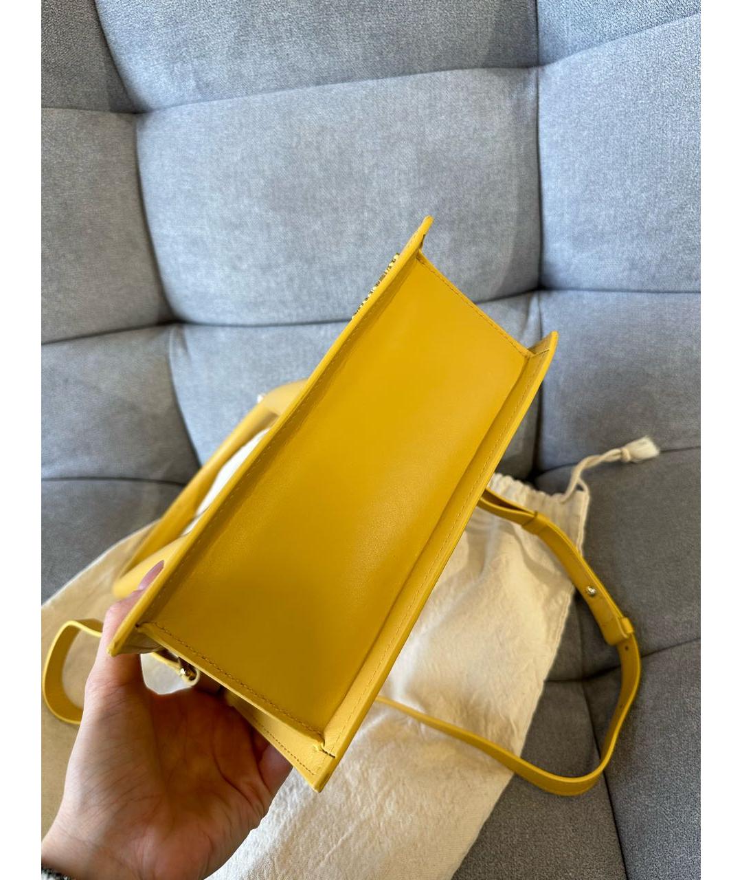JACQUEMUS Горчичная кожаная сумка с короткими ручками, фото 4