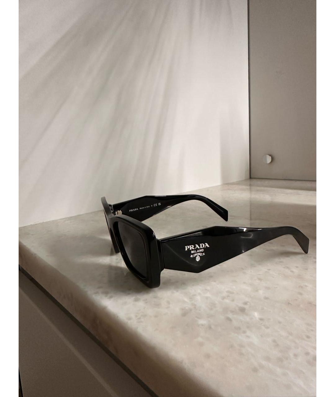 PRADA Черные пластиковые солнцезащитные очки, фото 3