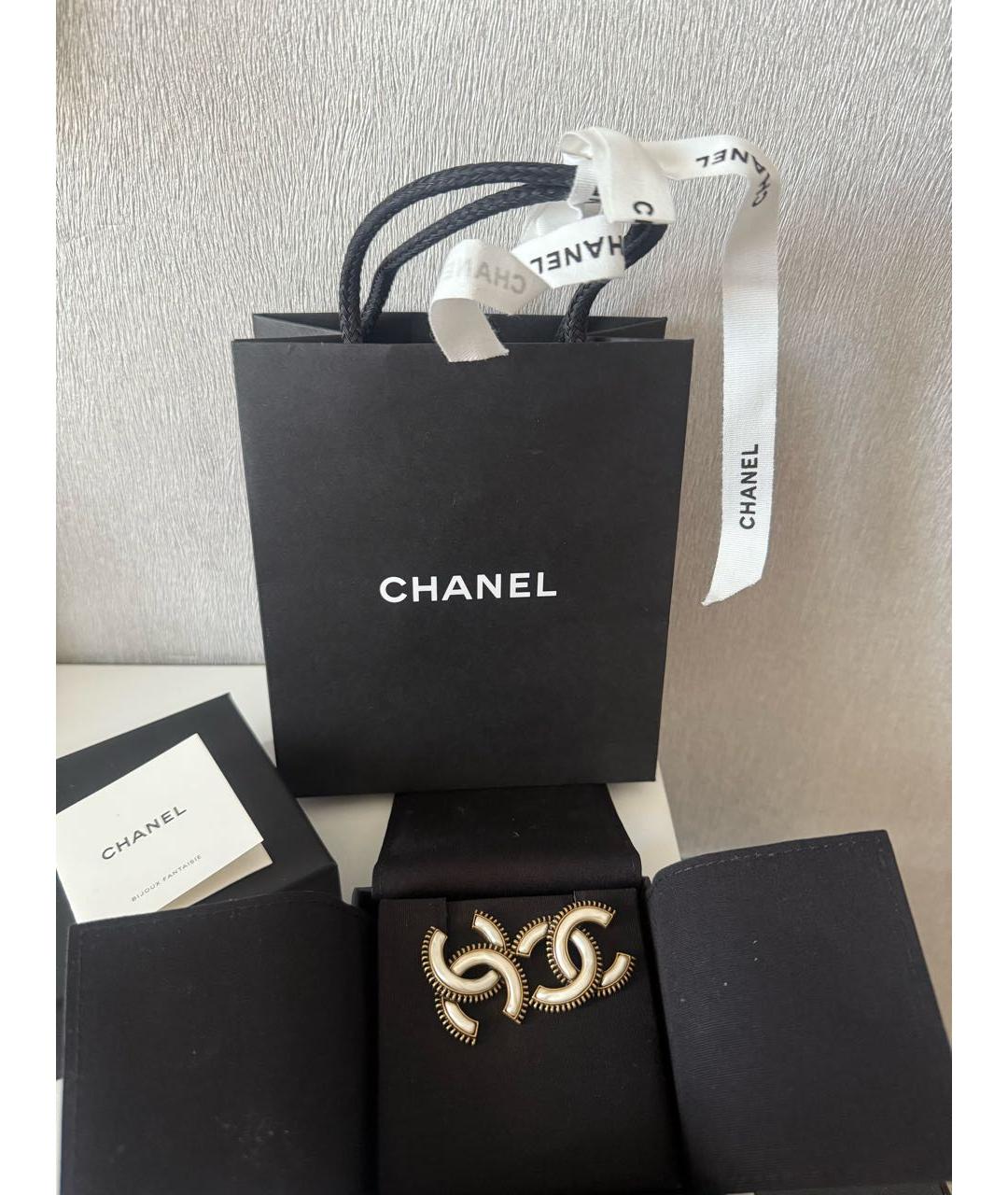 CHANEL Бежевые металлические серьги, фото 3