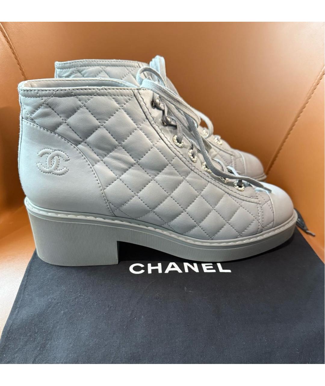 CHANEL Серые кожаные ботинки, фото 2