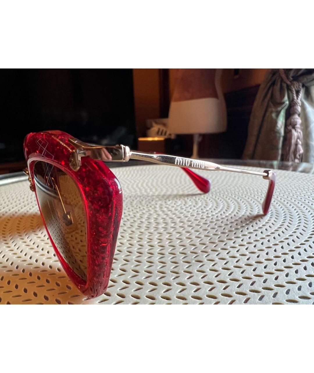 MIU MIU Красные пластиковые солнцезащитные очки, фото 3