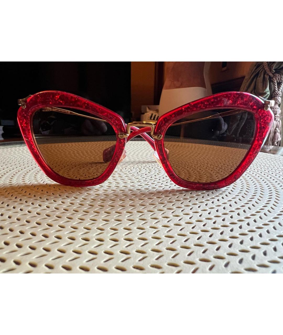 MIU MIU Красные пластиковые солнцезащитные очки, фото 5