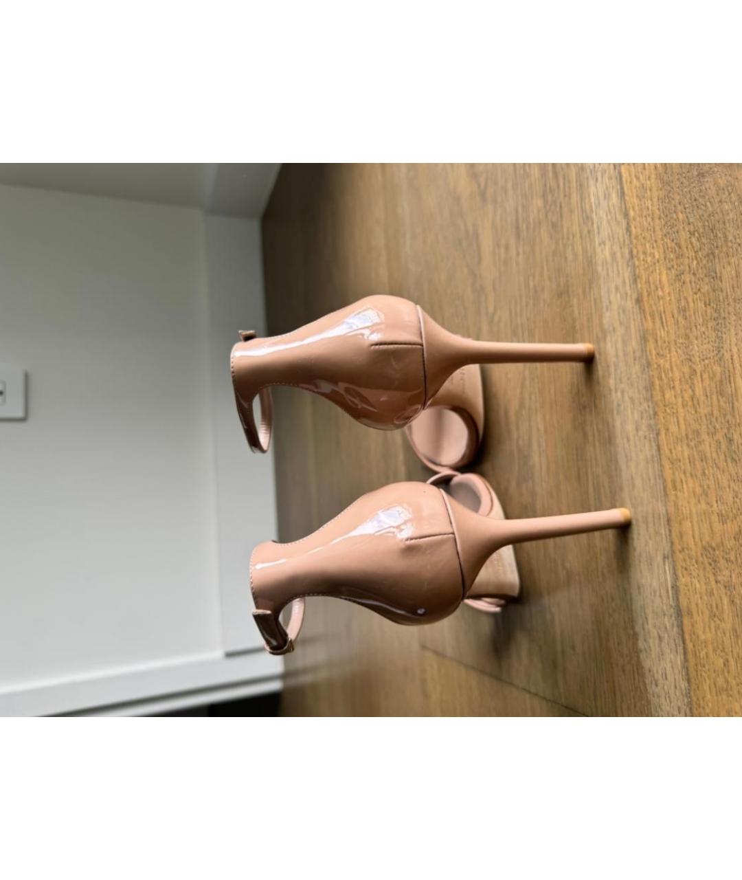 SAINT LAURENT Бежевые босоножки из лакированной кожи, фото 3