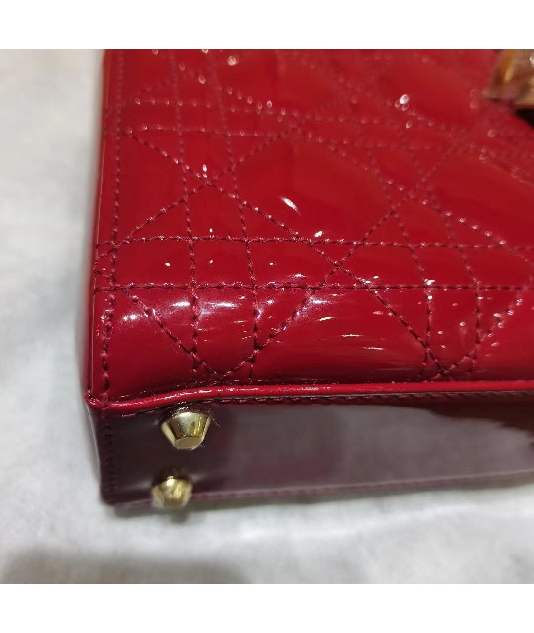 CHRISTIAN DIOR Красная сумка через плечо из лакированной кожи, фото 6