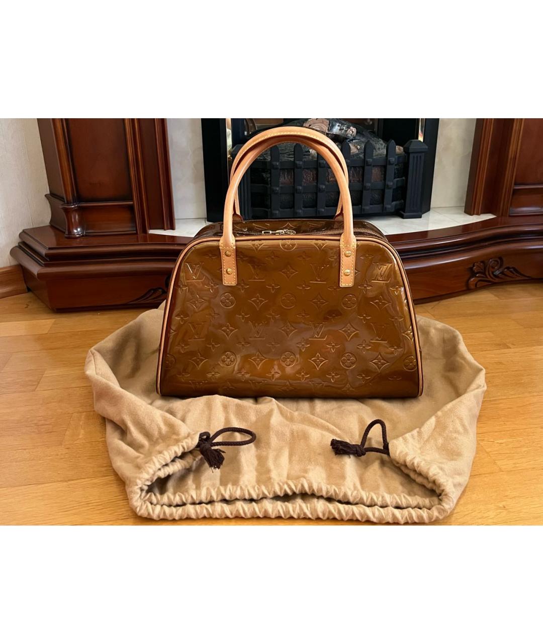 LOUIS VUITTON Коричневая сумка тоут из лакированной кожи, фото 2
