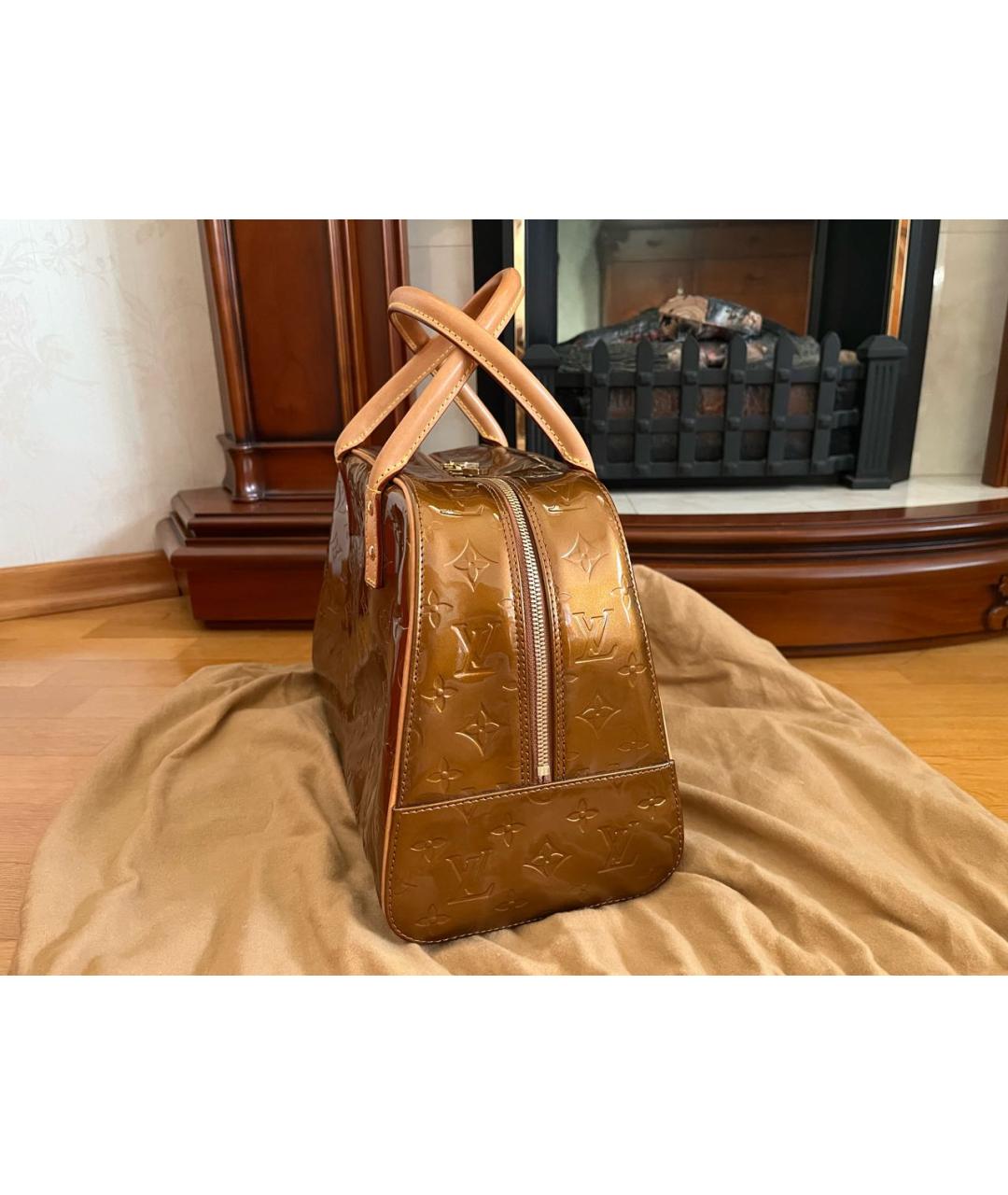 LOUIS VUITTON Коричневая сумка тоут из лакированной кожи, фото 3