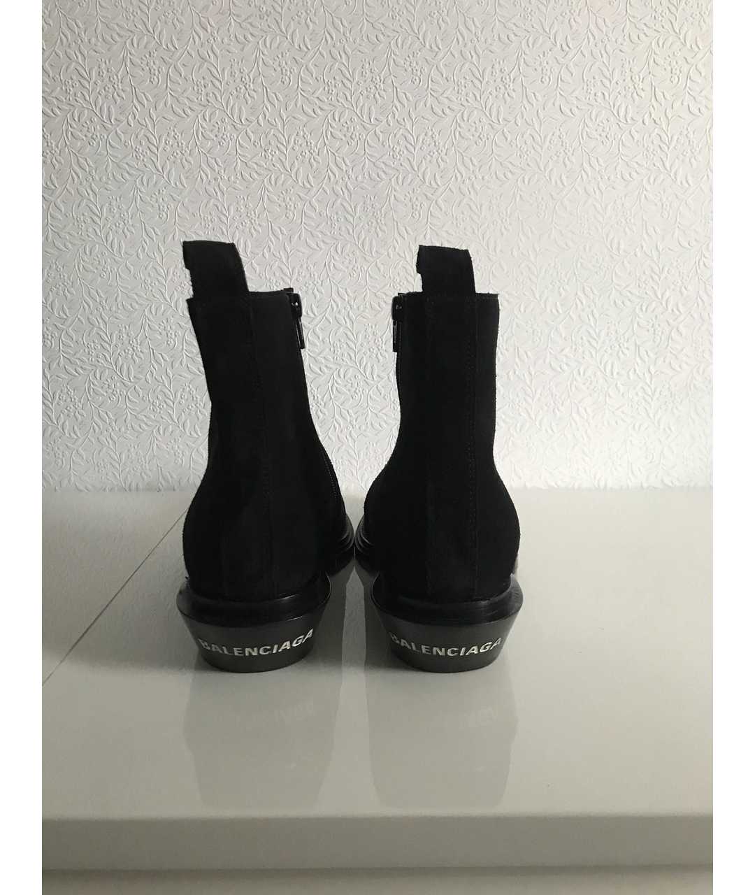 BALENCIAGA Черные замшевые ботинки, фото 4