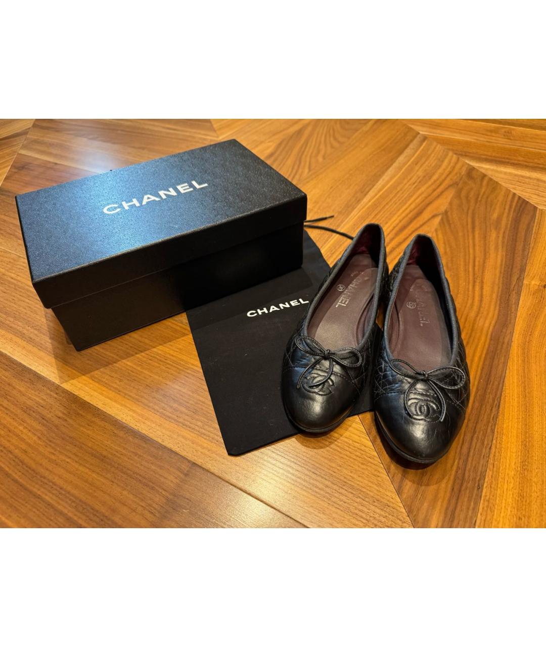 CHANEL Черные кожаные балетки, фото 2