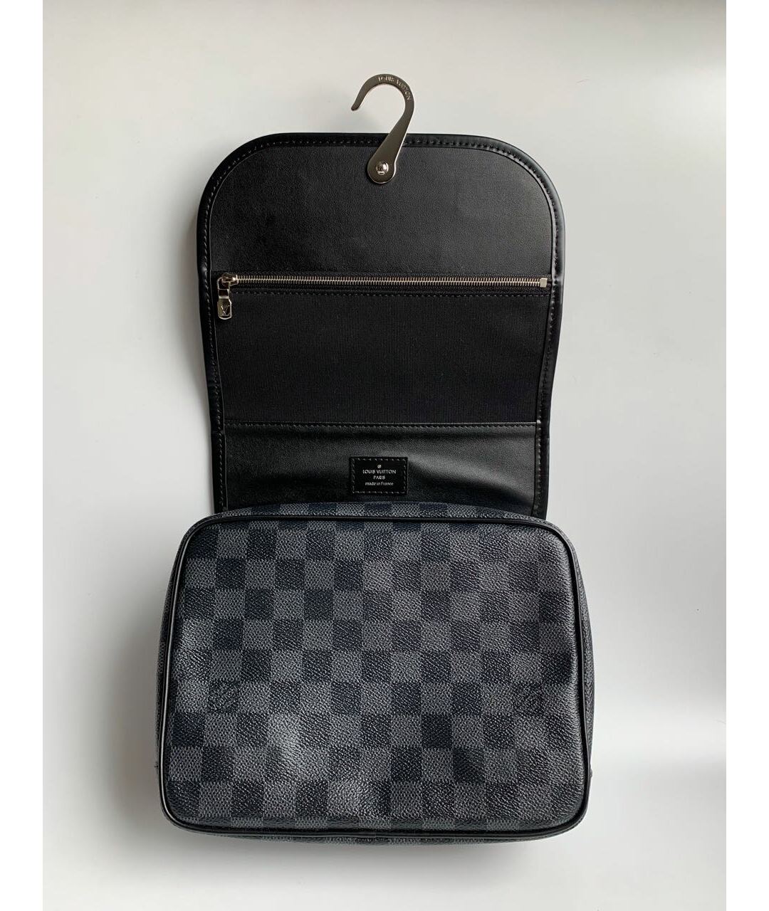 LOUIS VUITTON PRE-OWNED Антрацитовая косметичка, фото 4