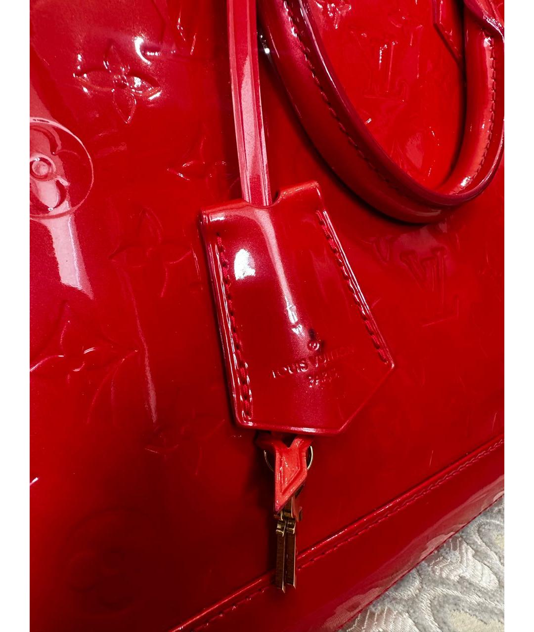 LOUIS VUITTON Коралловая сумка с короткими ручками из лакированной кожи, фото 3