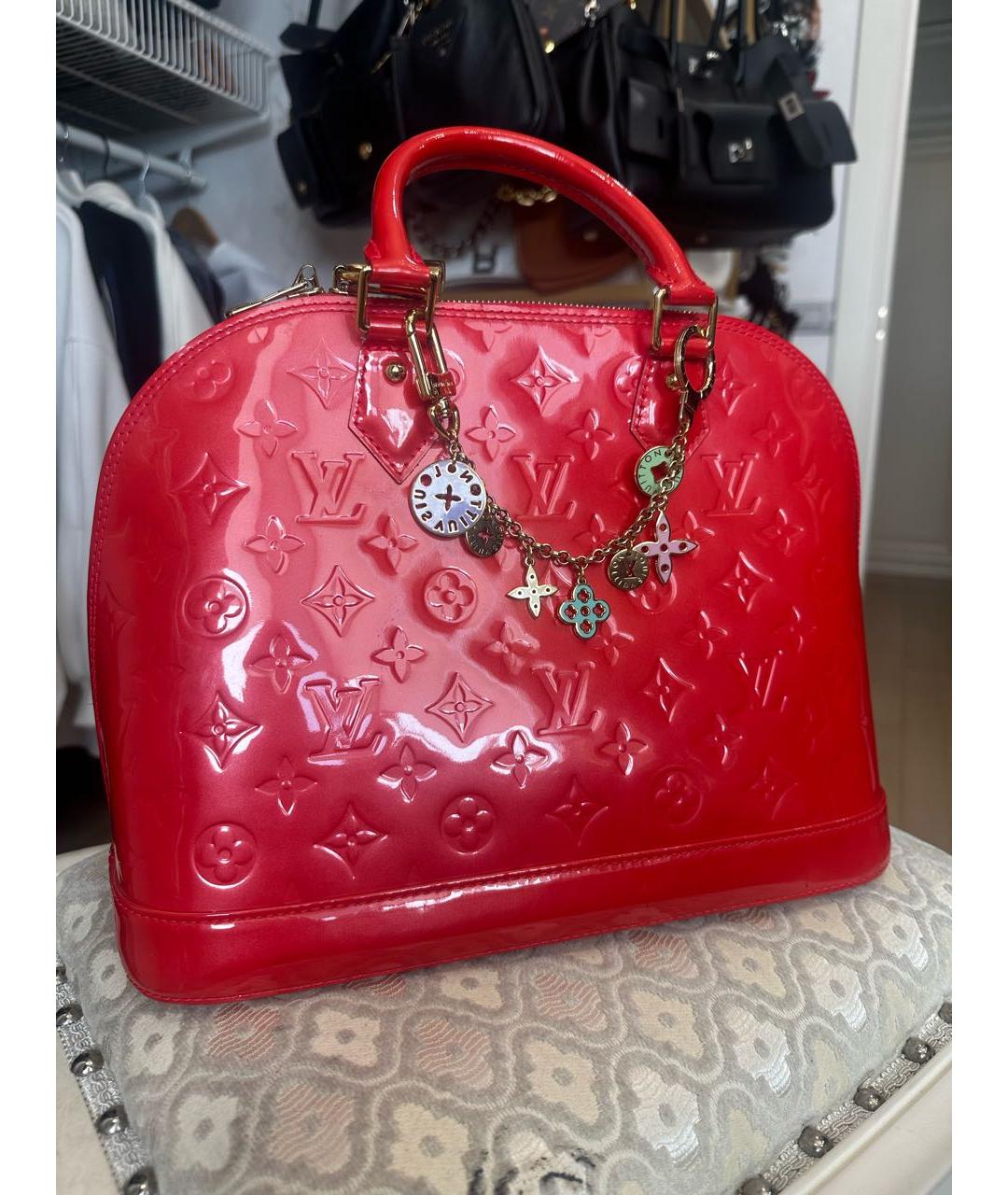 LOUIS VUITTON Коралловая сумка с короткими ручками из лакированной кожи, фото 5