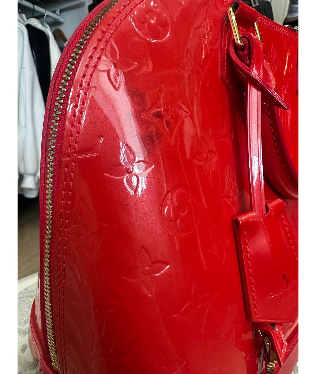 LOUIS VUITTON Коралловая сумка с короткими ручками из лакированной кожи, фото 4