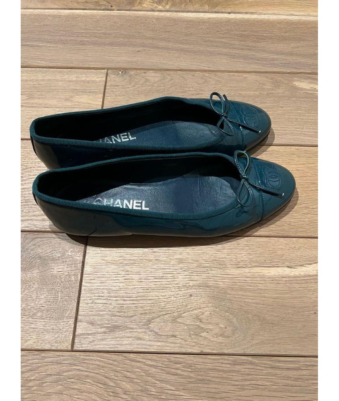 CHANEL Зеленые балетки из лакированной кожи, фото 3