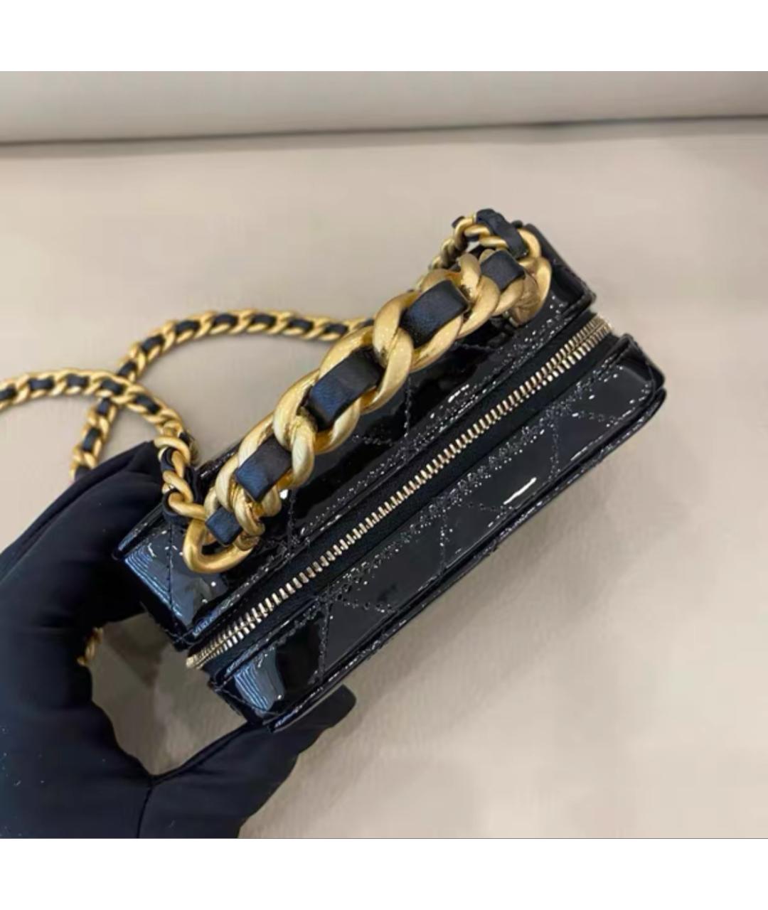 CHANEL Черная сумка через плечо из лакированной кожи, фото 4