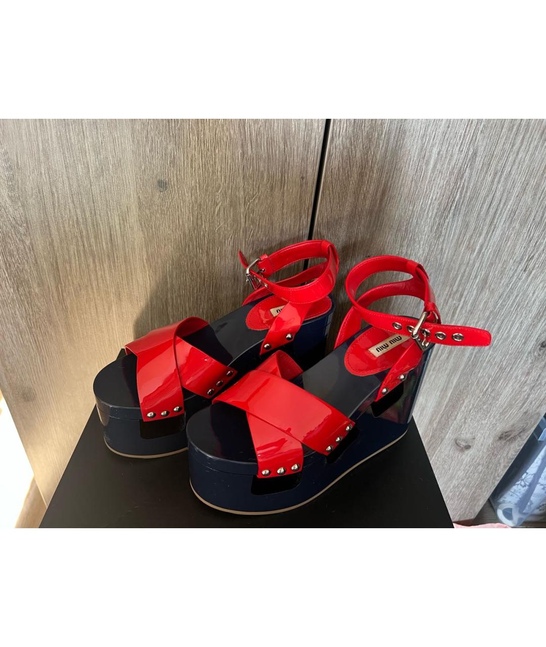 MIU MIU Красные кожаные босоножки, фото 2