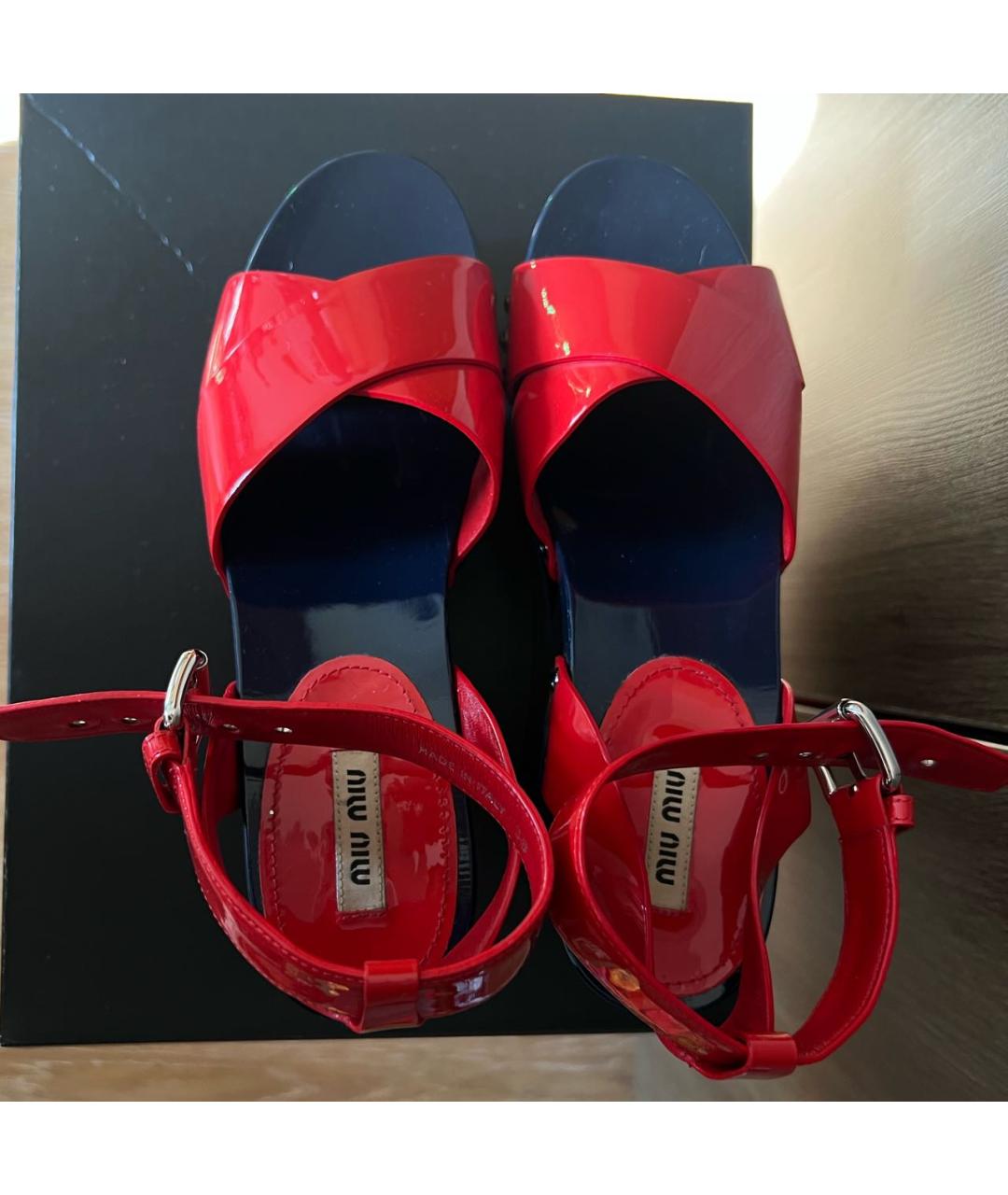 MIU MIU Красные кожаные босоножки, фото 3