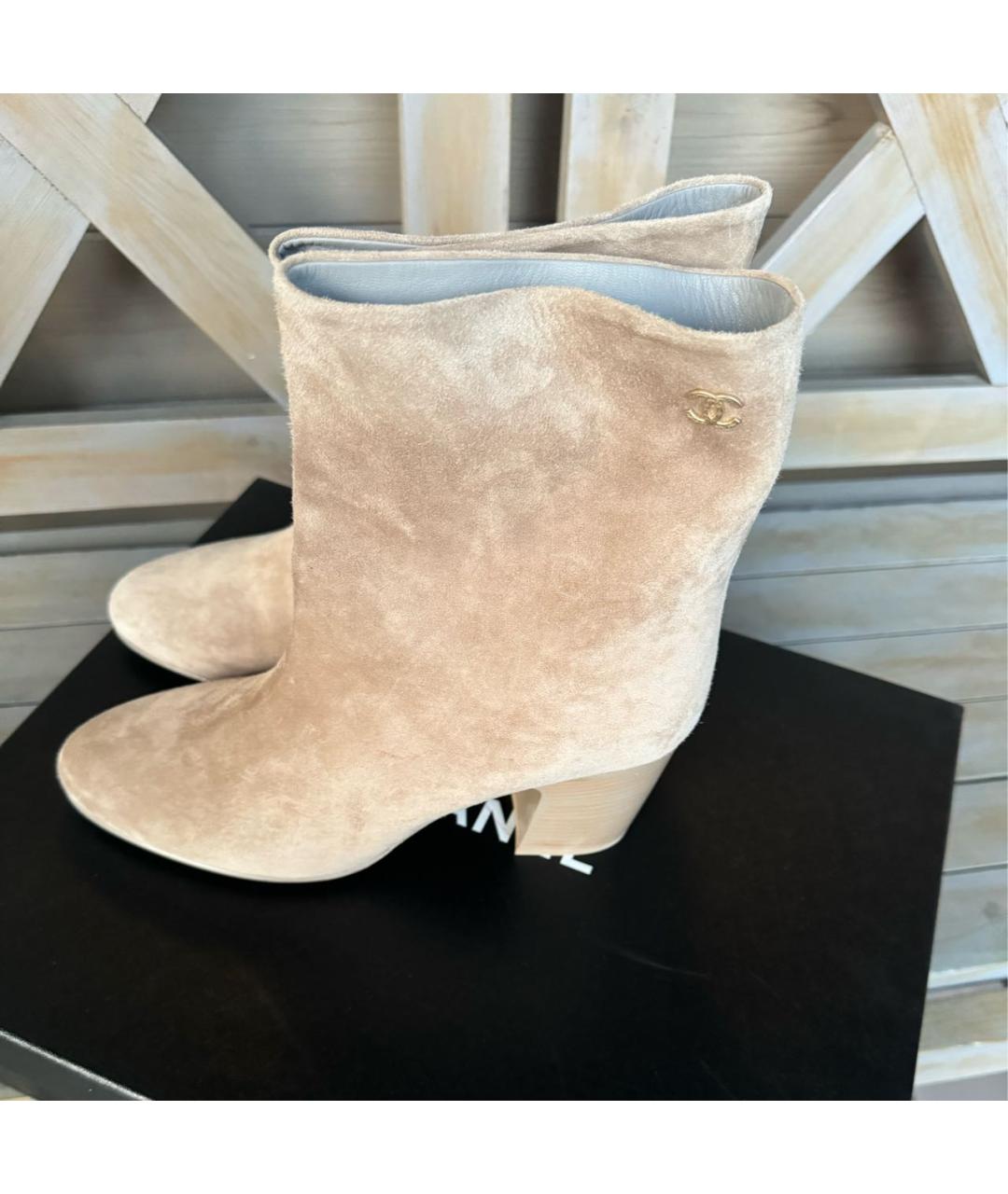 CHANEL Бежевые замшевые ботинки, фото 4