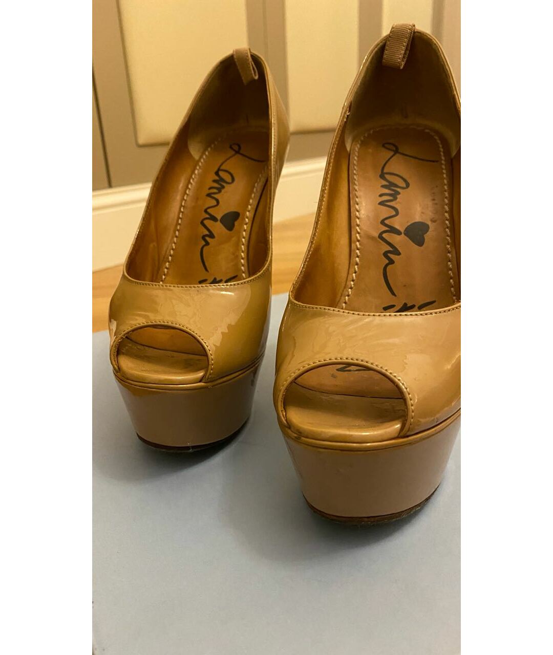 LANVIN Бежевые босоножки из лакированной кожи, фото 2