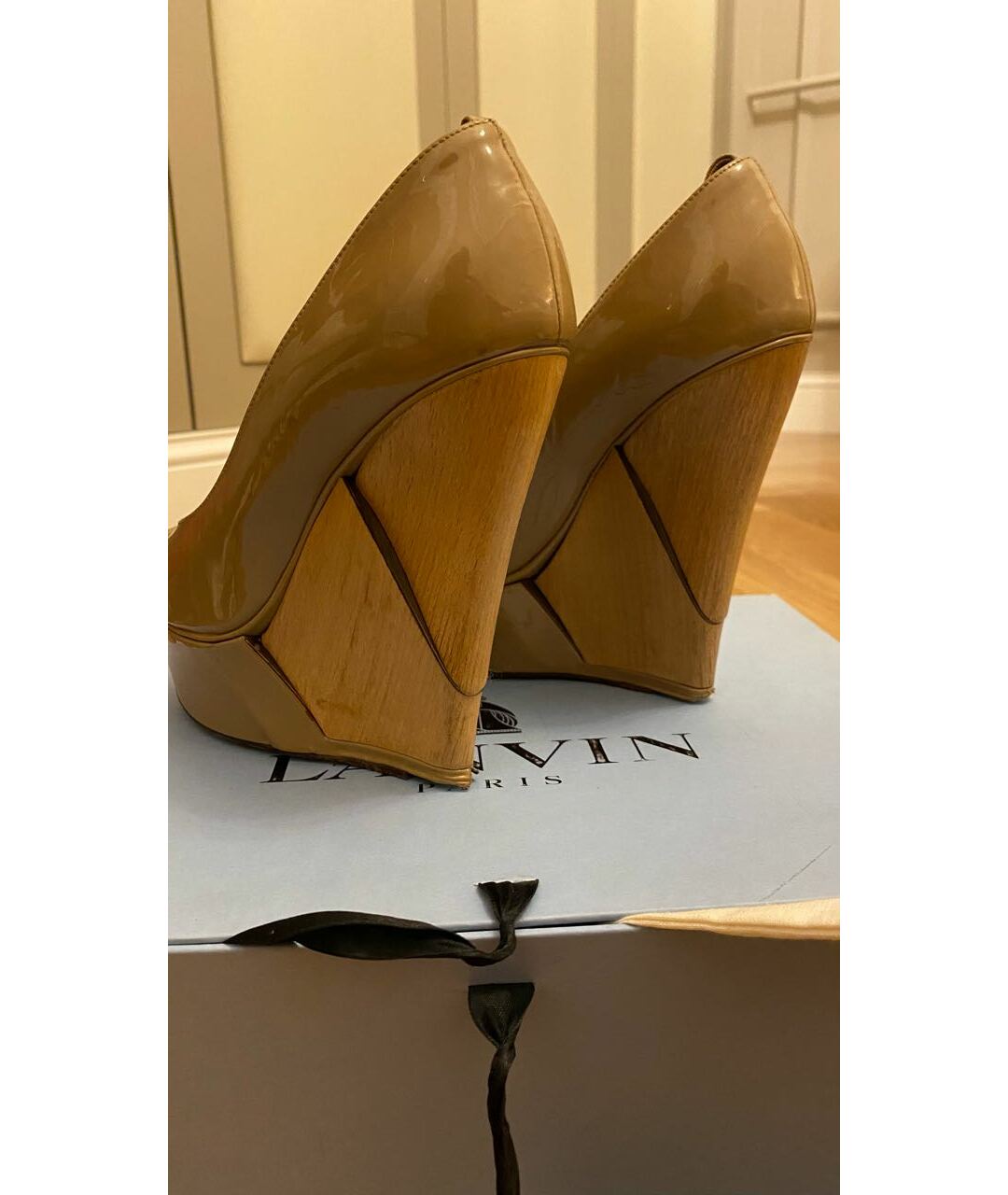 LANVIN Бежевые босоножки из лакированной кожи, фото 4