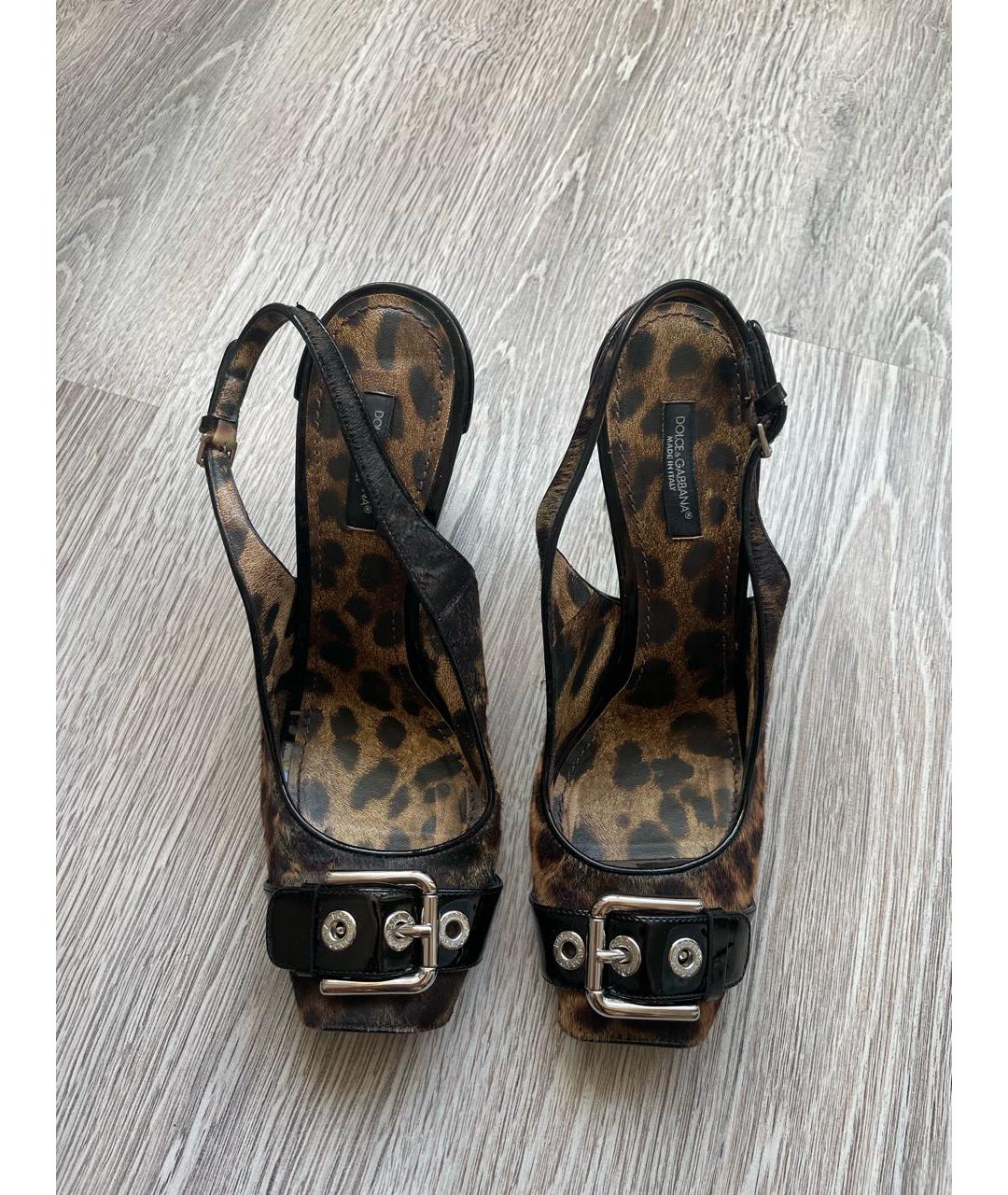 DOLCE&GABBANA Коричневые босоножки из лакированной кожи, фото 2