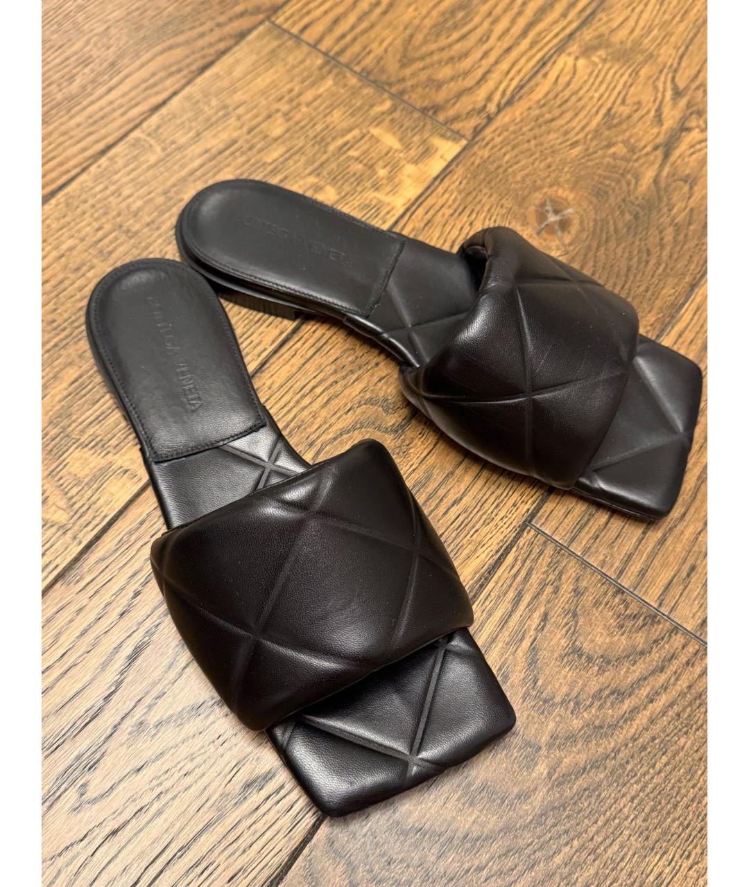 BOTTEGA VENETA Черные кожаные шлепанцы, фото 2