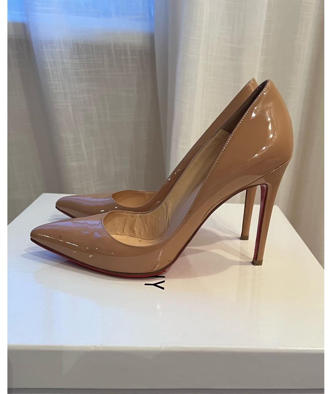 CHRISTIAN LOUBOUTIN Бежевые туфли из лакированной кожи, фото 6