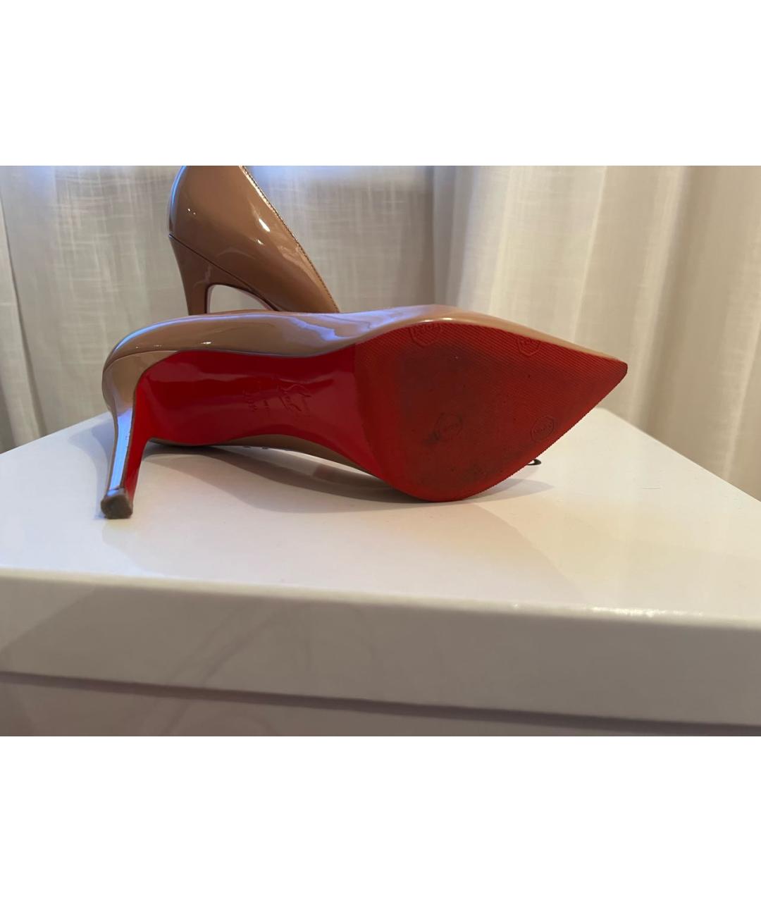 CHRISTIAN LOUBOUTIN Бежевые туфли из лакированной кожи, фото 5