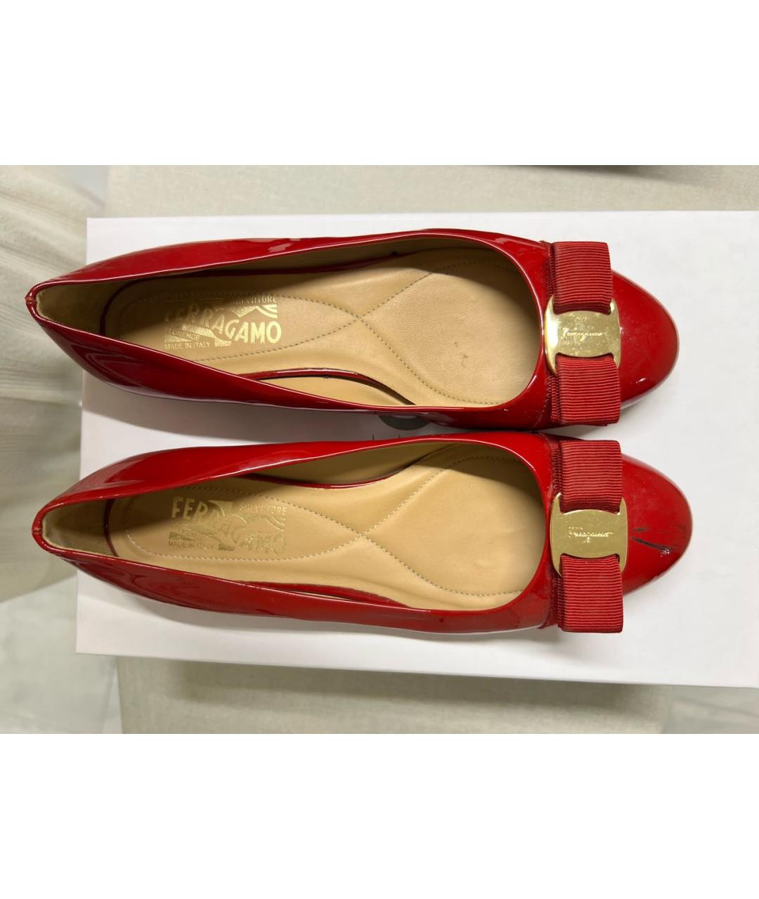 FERRAGAMO Красные балетки из лакированной кожи, фото 3
