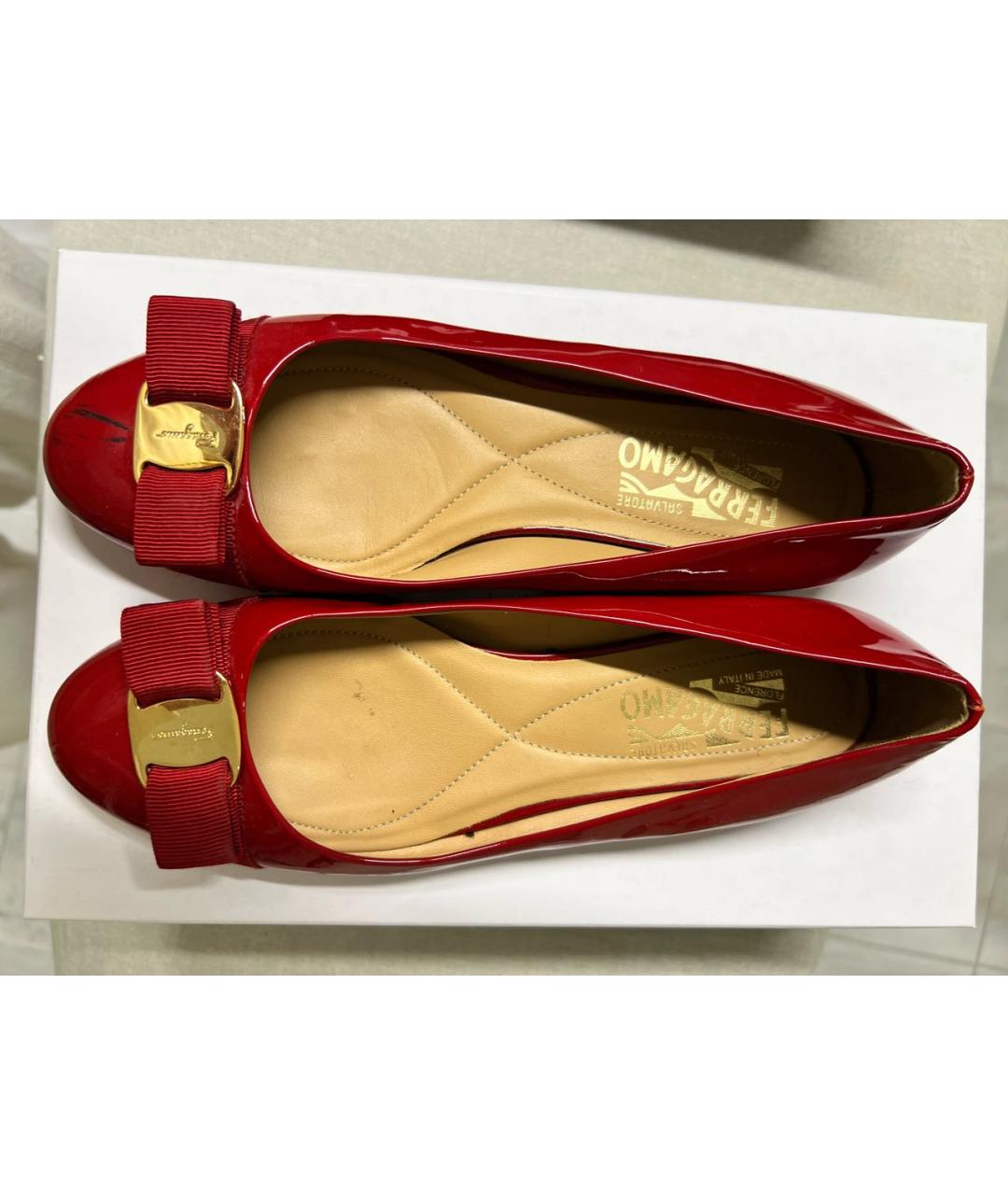 FERRAGAMO Красные балетки из лакированной кожи, фото 2