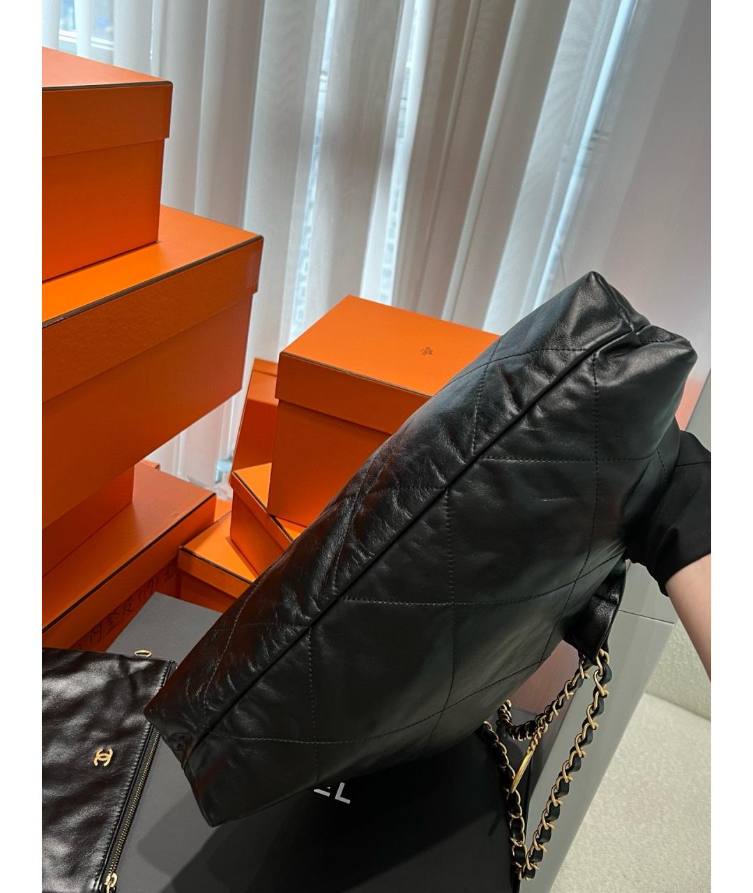 CHANEL Черная кожаная сумка через плечо, фото 4