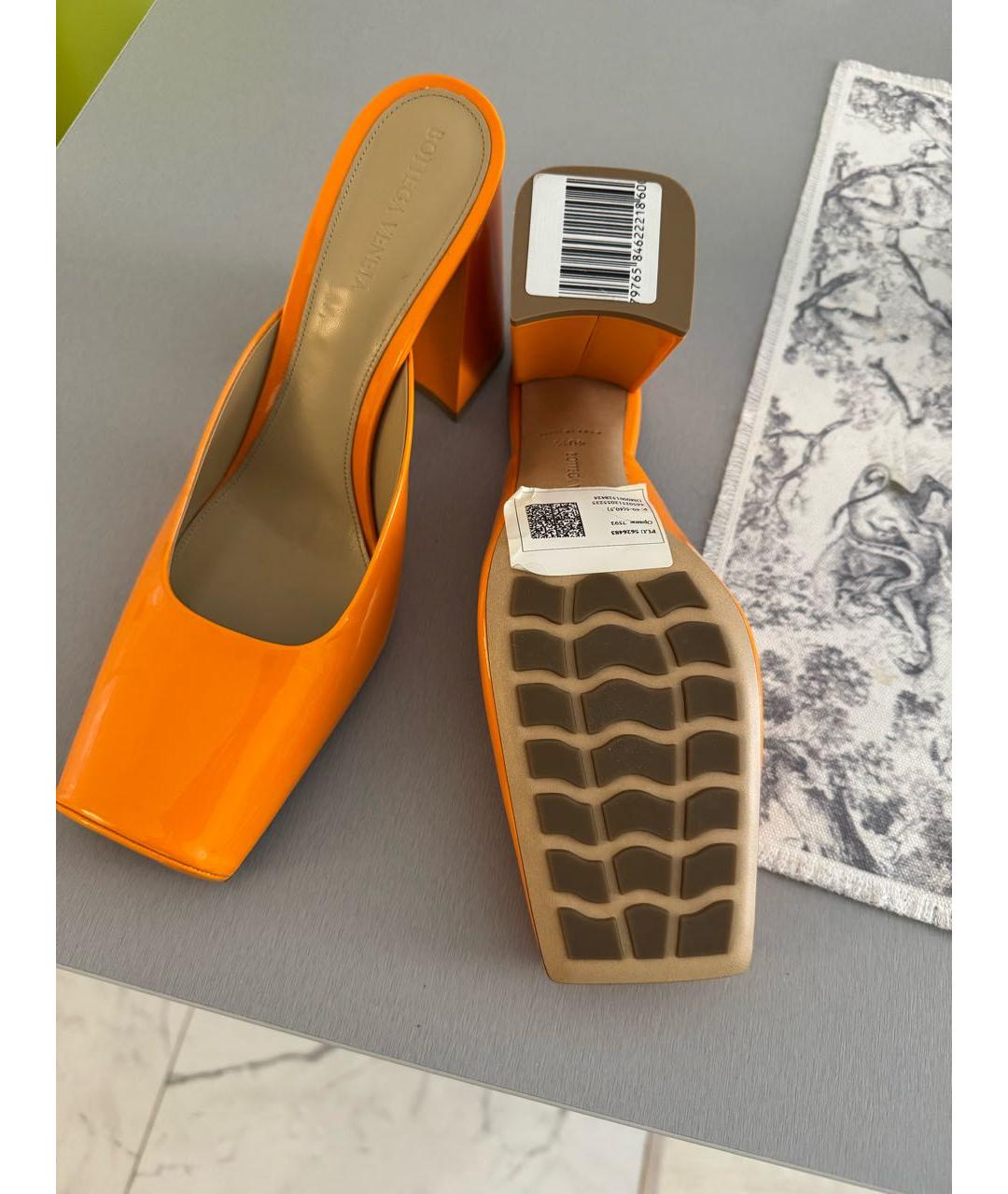 BOTTEGA VENETA Оранжевое сабо из лакированной кожи, фото 6