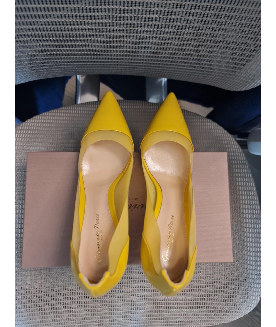 GIANVITO ROSSI Горчичные резиновые туфли, фото 3