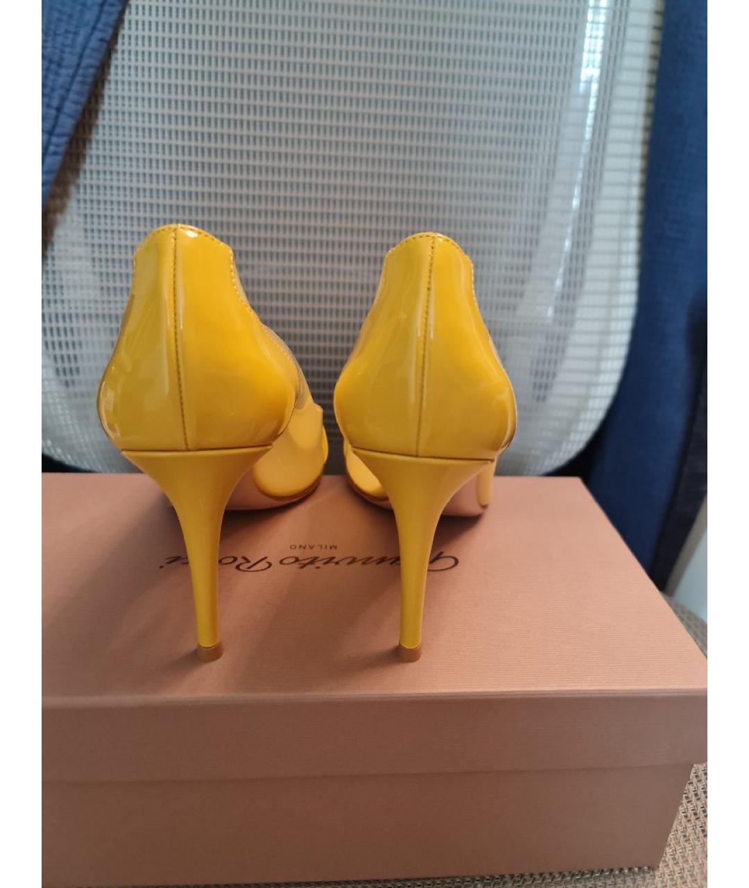 GIANVITO ROSSI Горчичные резиновые туфли, фото 4