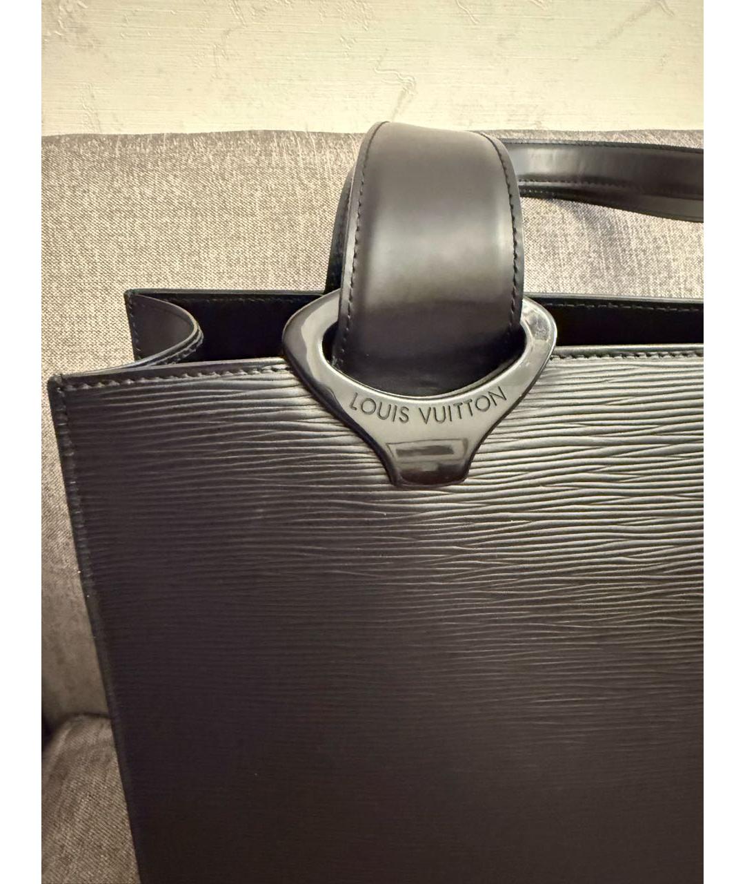 LOUIS VUITTON Черная кожаная сумка с короткими ручками, фото 5