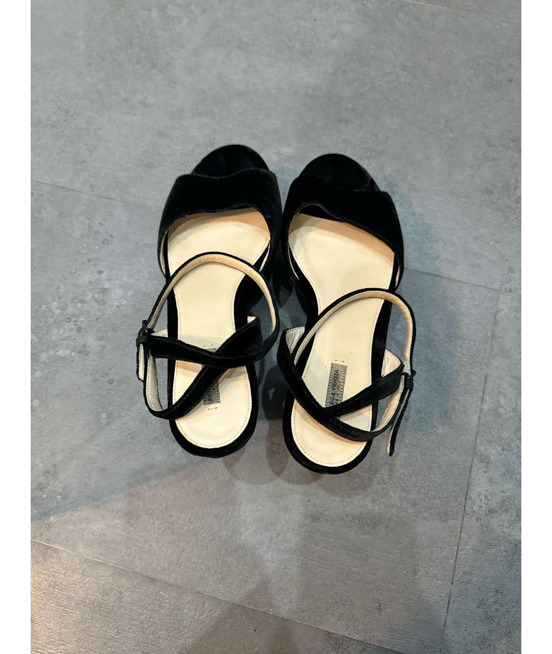 BOTTEGA VENETA Черные бархатные босоножки, фото 3