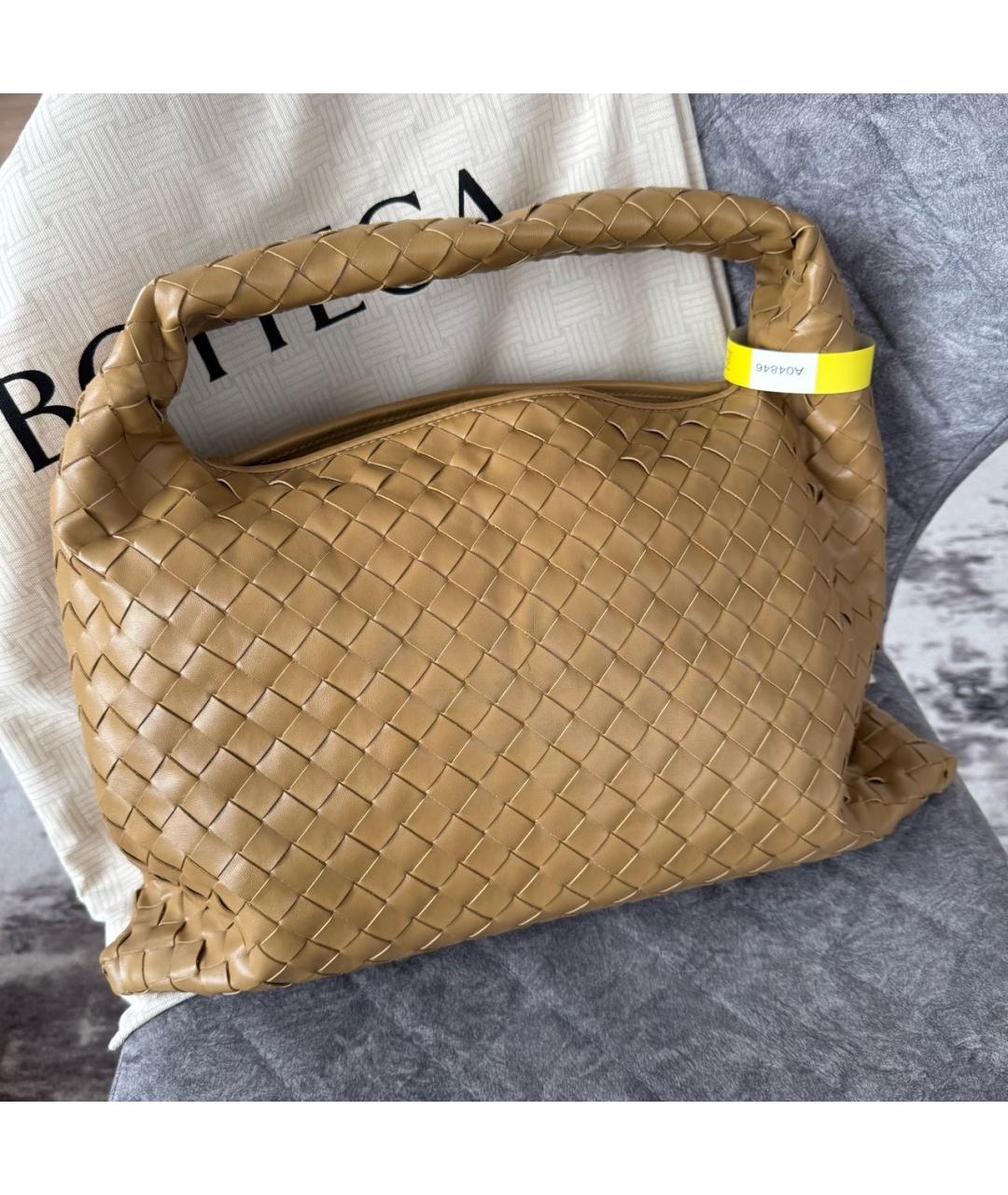 BOTTEGA VENETA Бежевая кожаная сумка с короткими ручками, фото 2