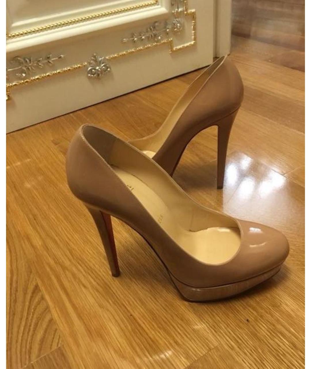 CHRISTIAN LOUBOUTIN Бежевые туфли из лакированной кожи, фото 3