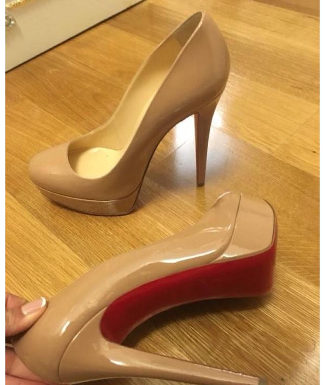 CHRISTIAN LOUBOUTIN Бежевые туфли из лакированной кожи, фото 4