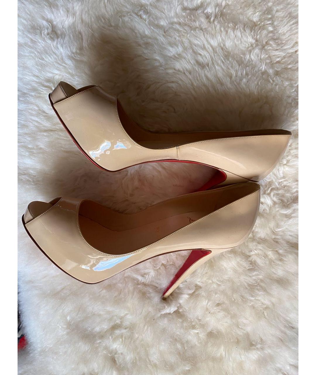 CHRISTIAN LOUBOUTIN Бежевые туфли из лакированной кожи, фото 8