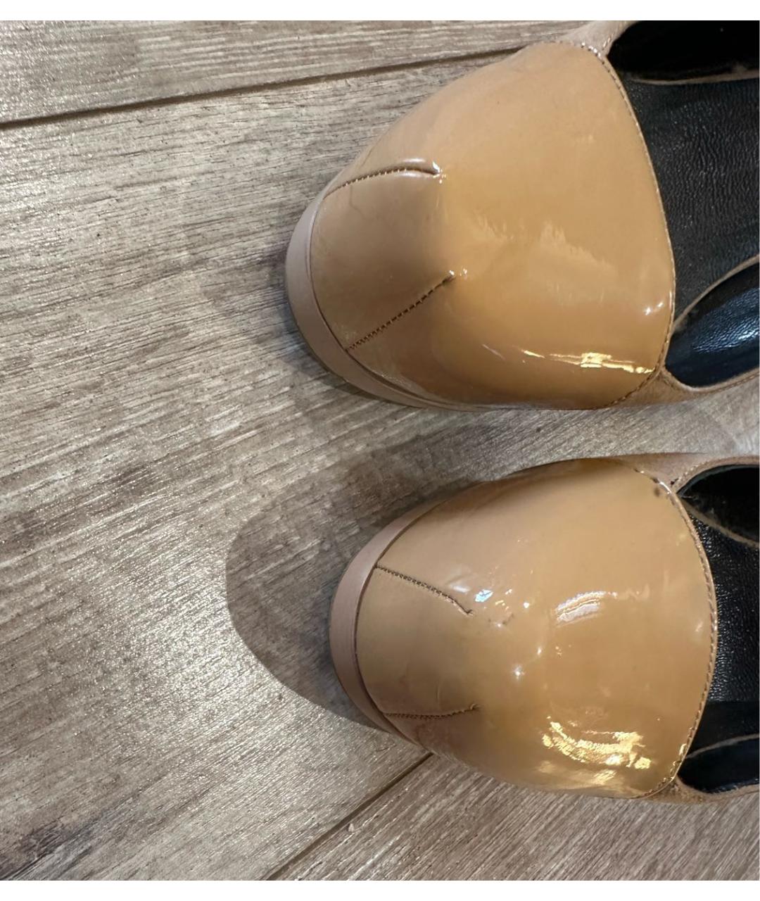 SAINT LAURENT Бежевые туфли из лакированной кожи, фото 8