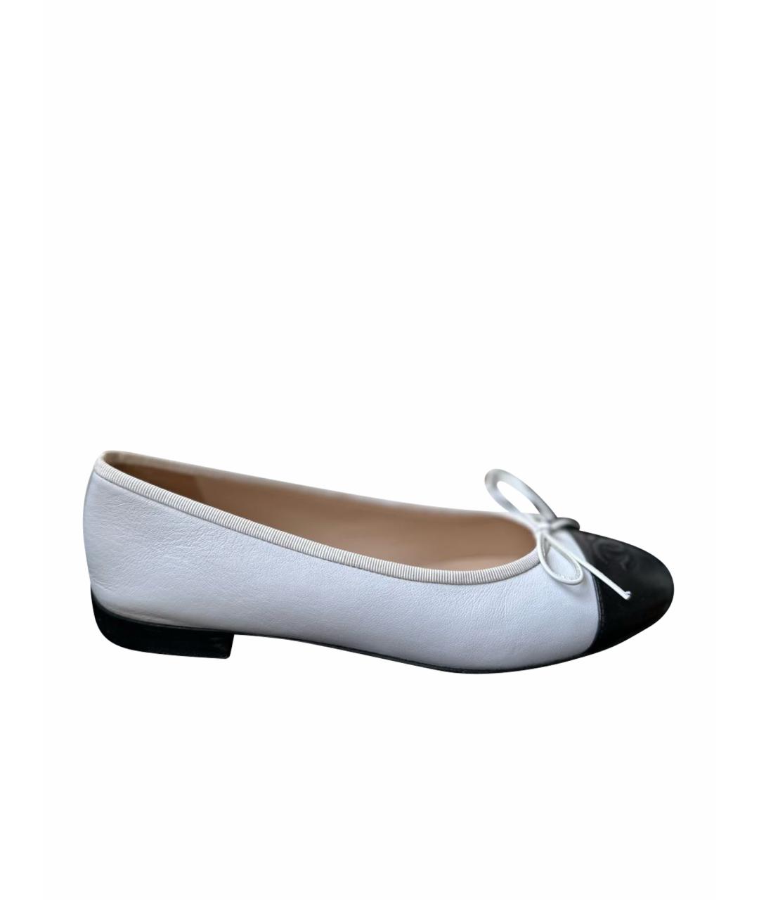 CHANEL Белые кожаные балетки, фото 1